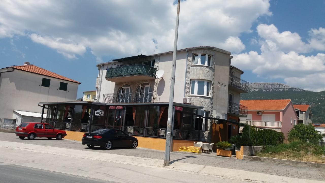 Apartman Julienne Kaštela Buitenkant foto