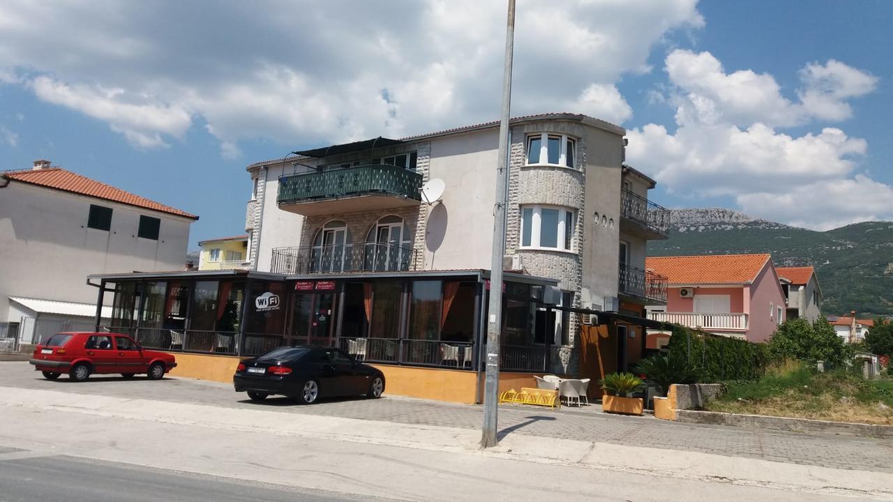 Apartman Julienne Kaštela Buitenkant foto